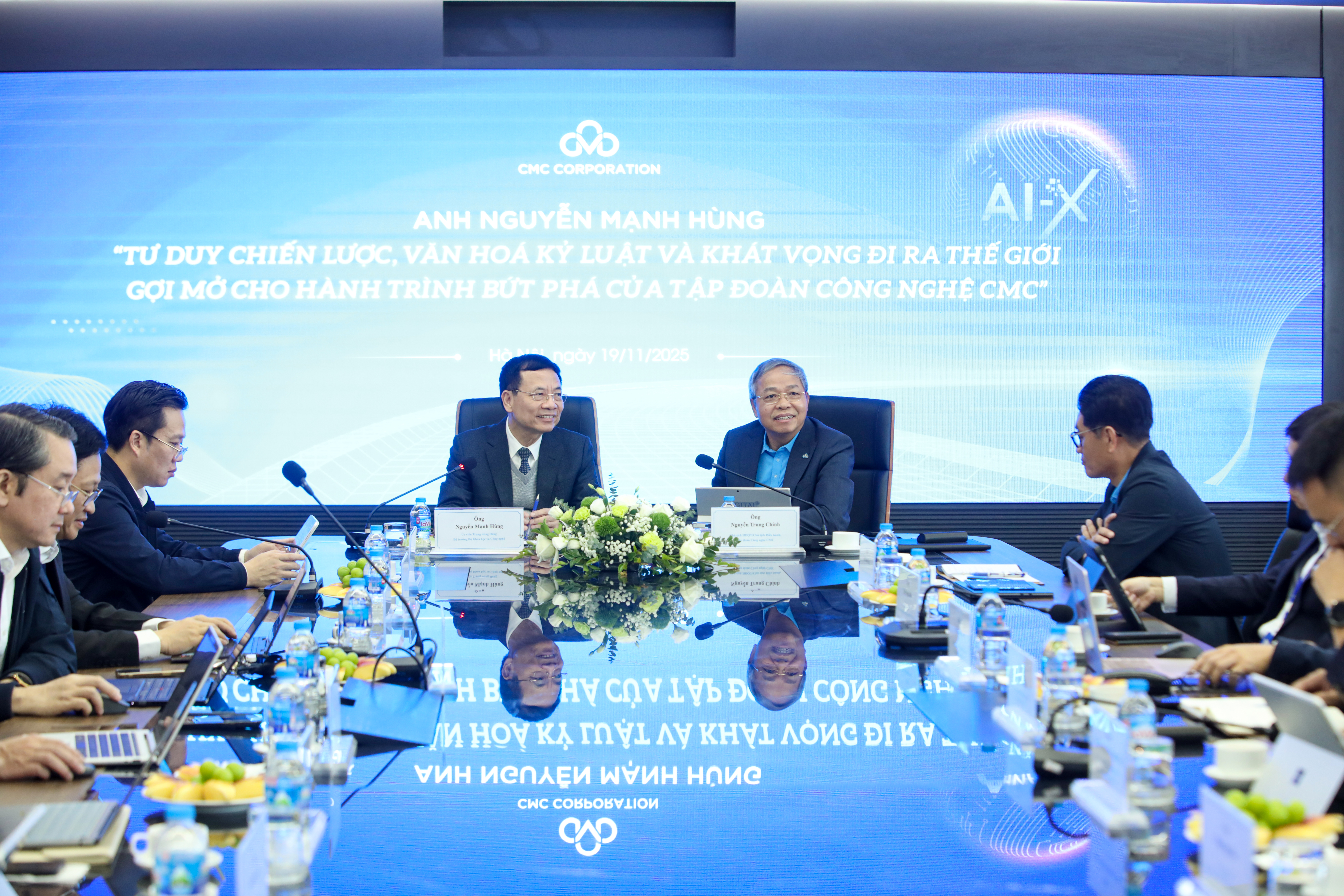 Minister Nguyễn Mạnh Hùng: “If CMC wants to break through, it must go all the way with its products”